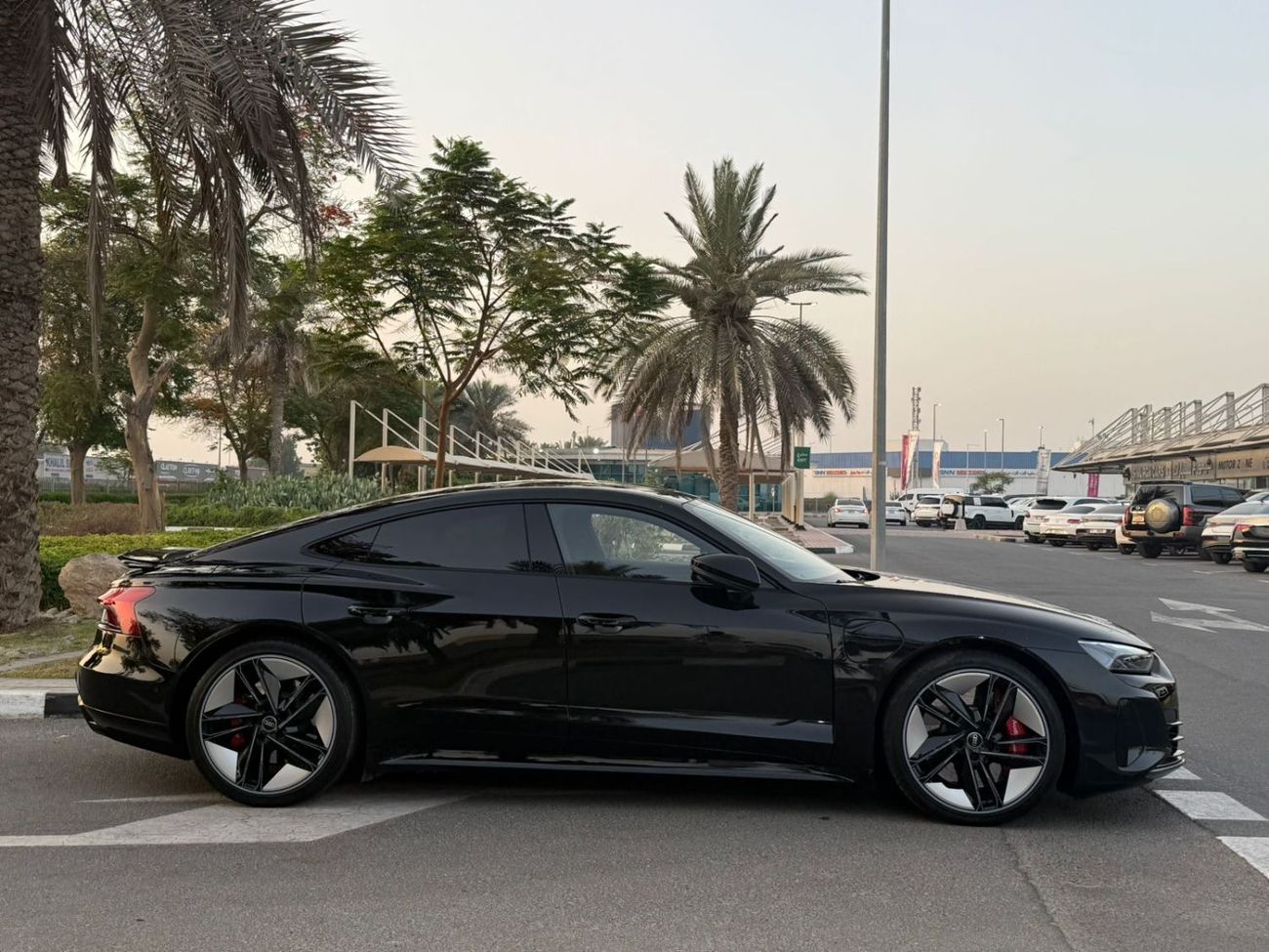 أودي اي ترون GT RS
