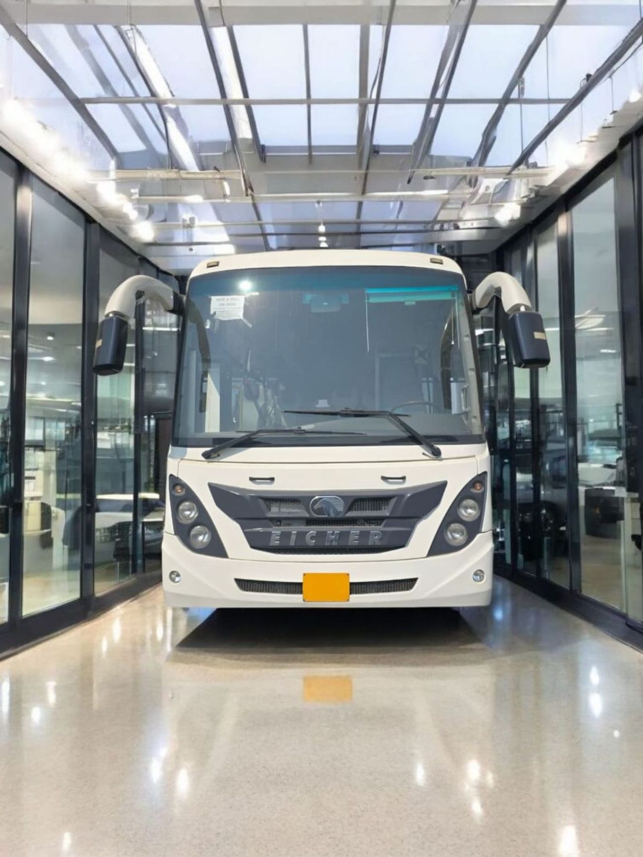 ايشر سكاي لاين Eicher skyline executive model 20.15 65+D seater MY-2022