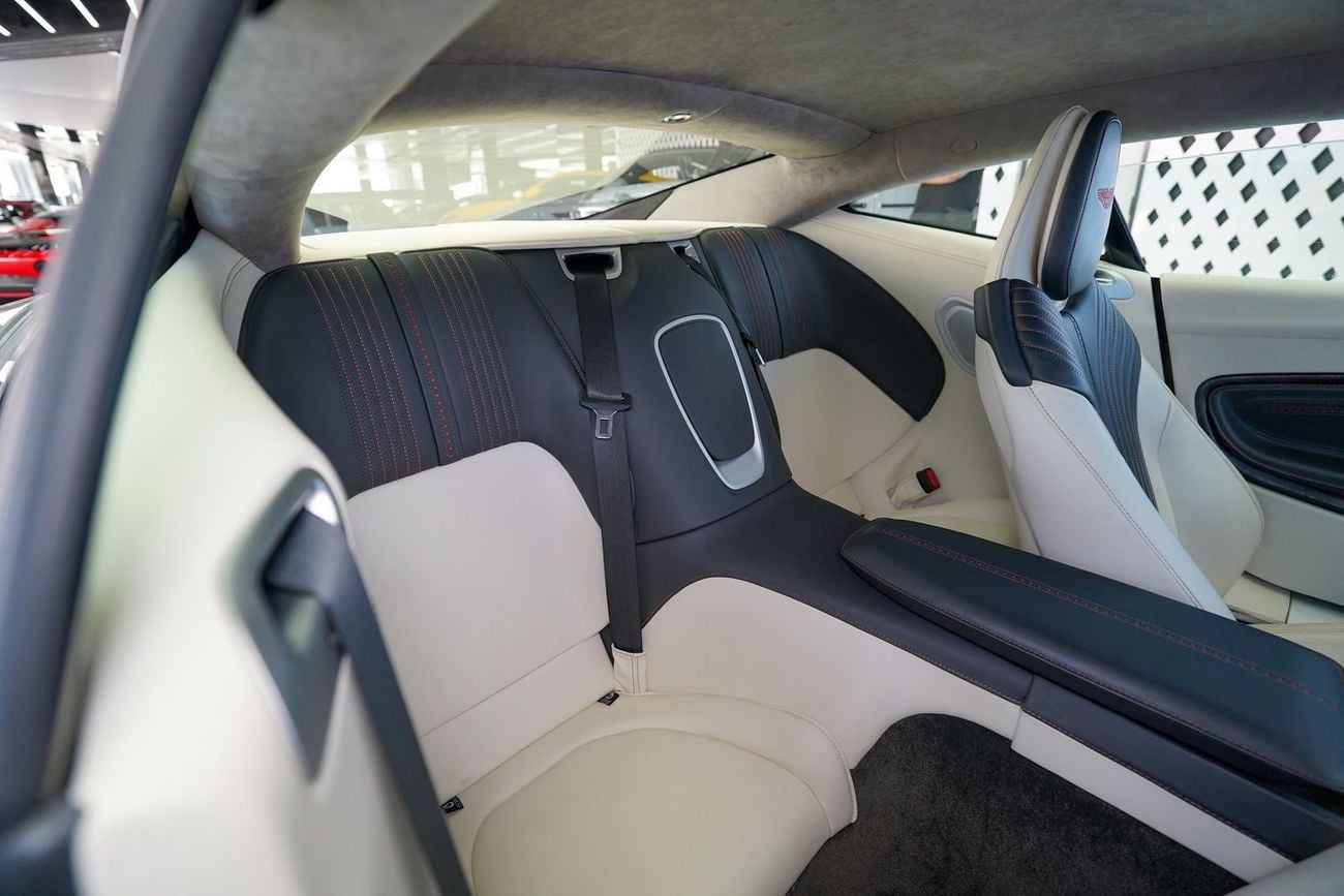 أستون مارتن DB11 Std 4.0L