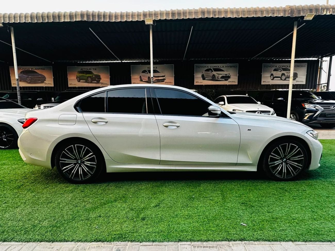 بي أم دبليو 330i M SPORT PREMIUM