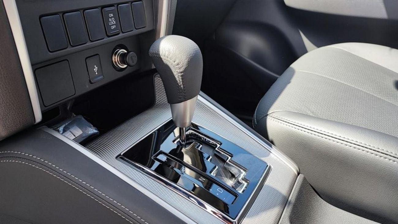 Mitsubishi L200 Mitsubishi L200 D DC 4WD 00G30 2.4L Sportero AT