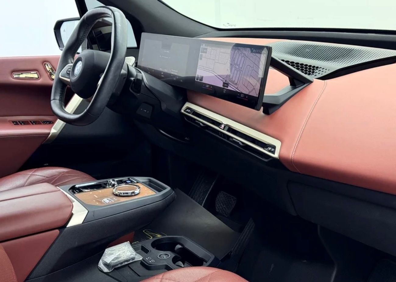 بي أم دبليو iX BMW iX xDrive50 – GCC Spec – Crypto Accepted – 2023 – 77,000 km