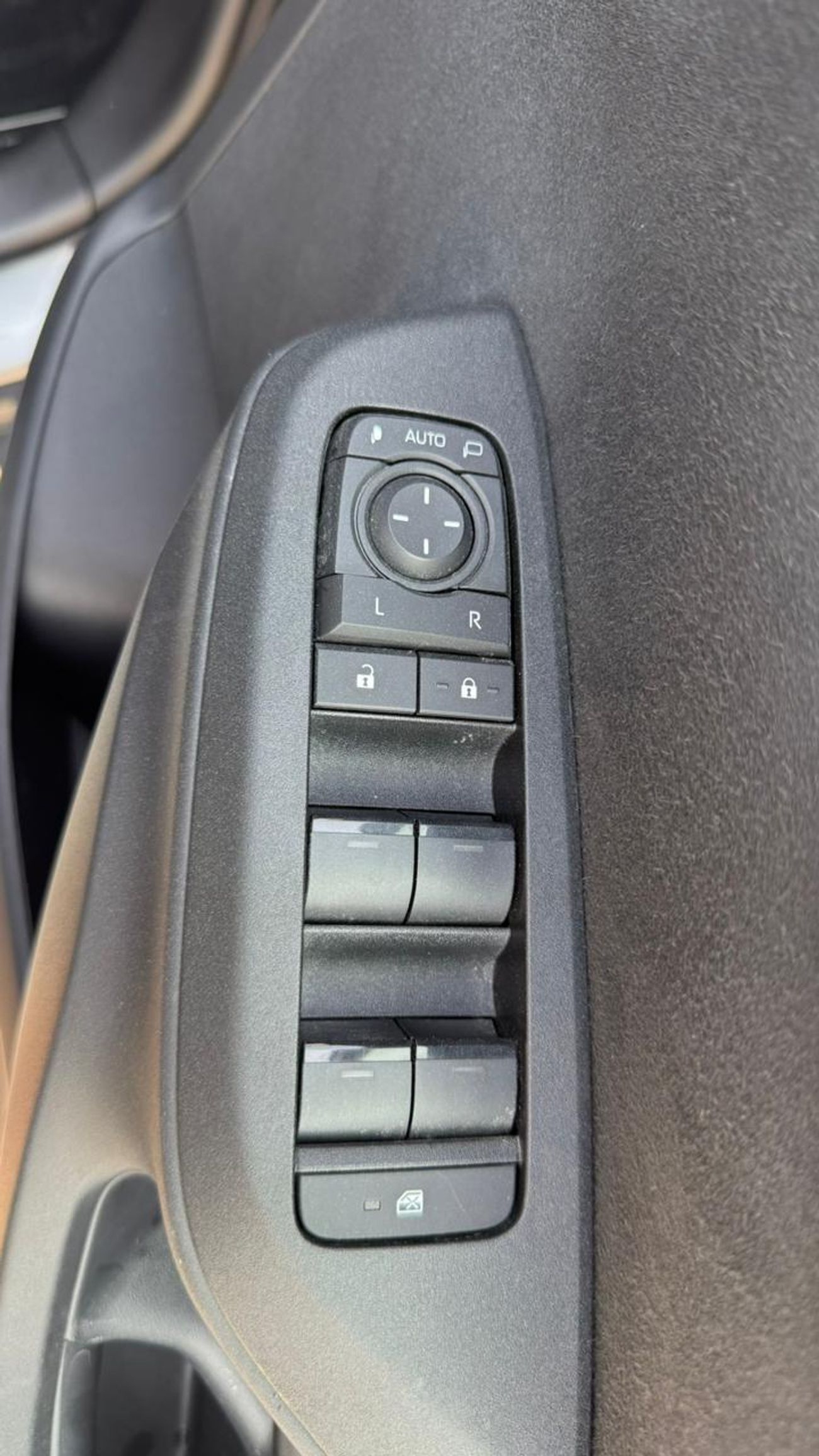 Toyota Yaris Cross YARIS CROSS 1.5 LITER ,PETROL RIGHT HAND ,FOR EXPORT ONLY