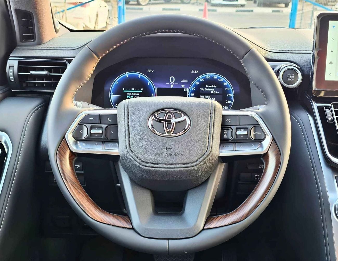تويوتا لاند كروزر VX LC300/4.0L PETROL/RADAR/MEMORY SEATS/BIG DVD/JBL SPEAKERS/SUNROOF/FULL OPTION (CODE#LC4VXH)