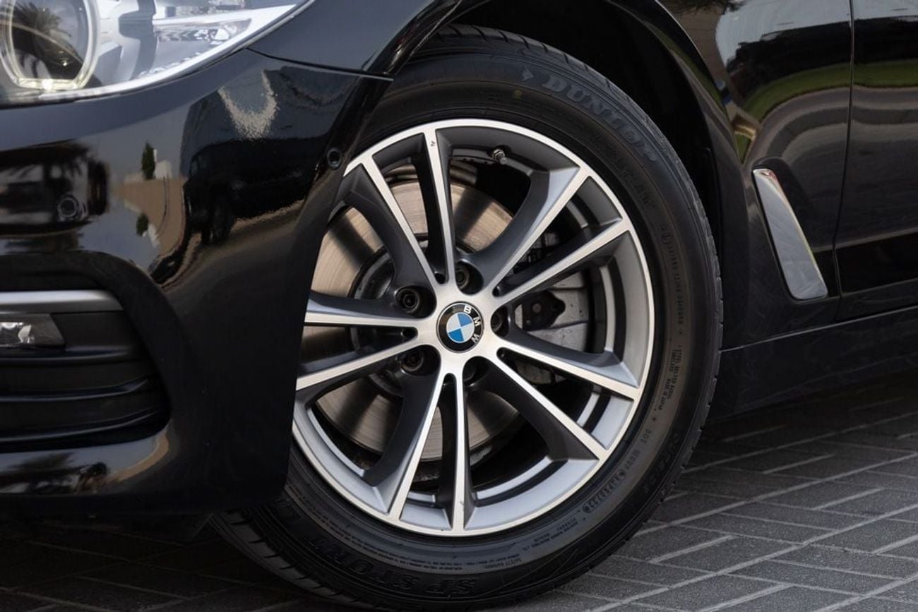 بي أم دبليو 520i Std 2.0L