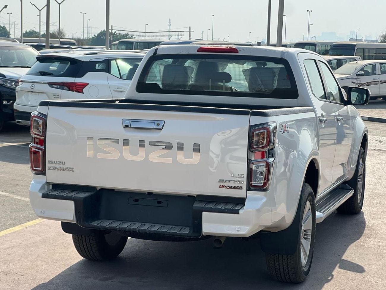 إيسوزو D ماكس 3.0L Crew Cab 4WD LS (A/T)