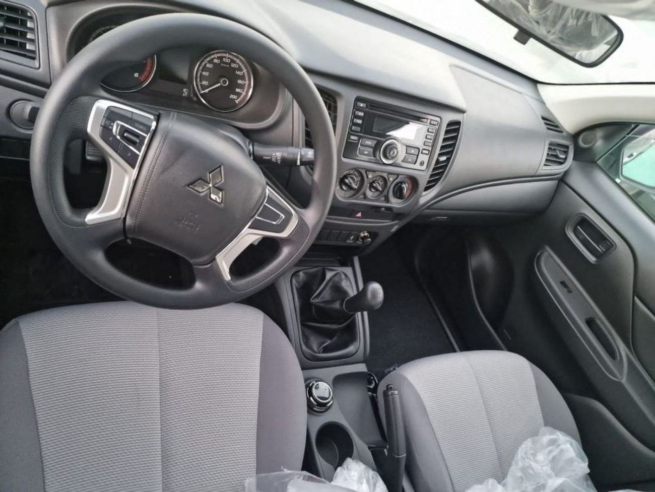 Mitsubishi L200 L200 DIESEL 4WD Manual Full option