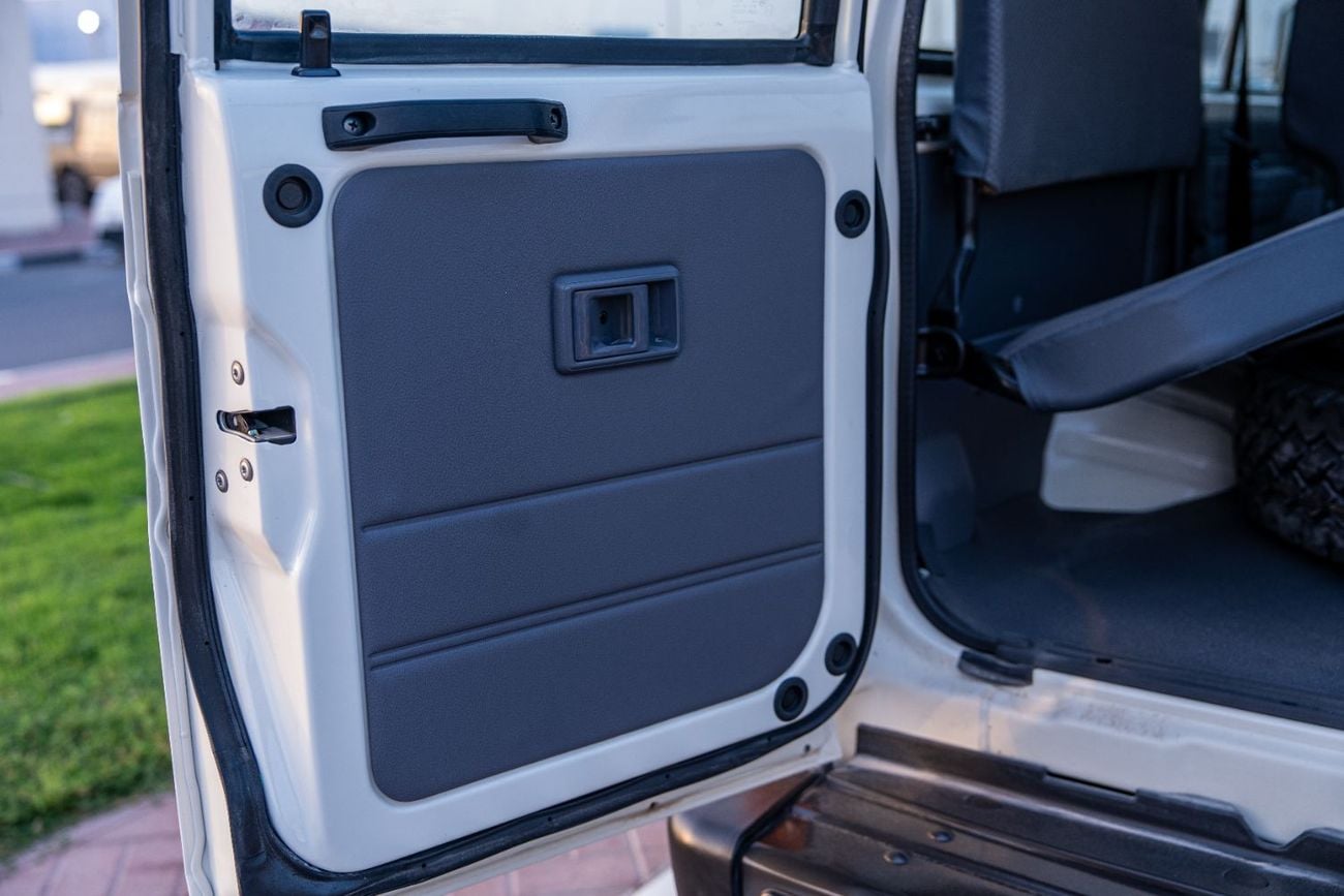 تويوتا لاند كروزر 76 Toyota Land Cruiser 2025 LC76 9-seater 4.2Ldiesel manual 4x4