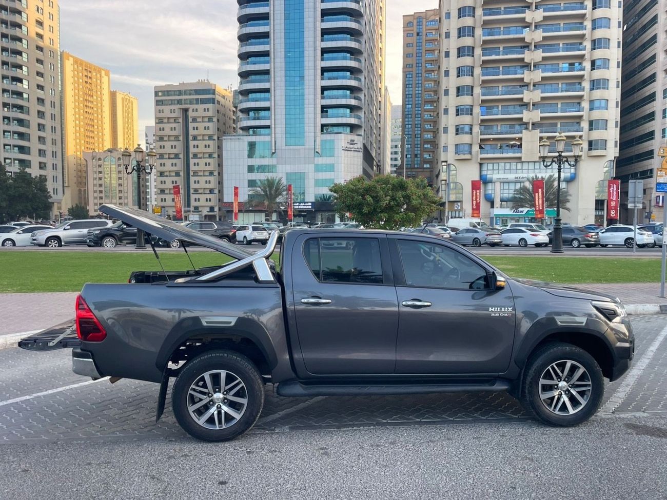 تويوتا هيلوكس SR5 FULL OPTION EXPORT FROM AUSTRALIA