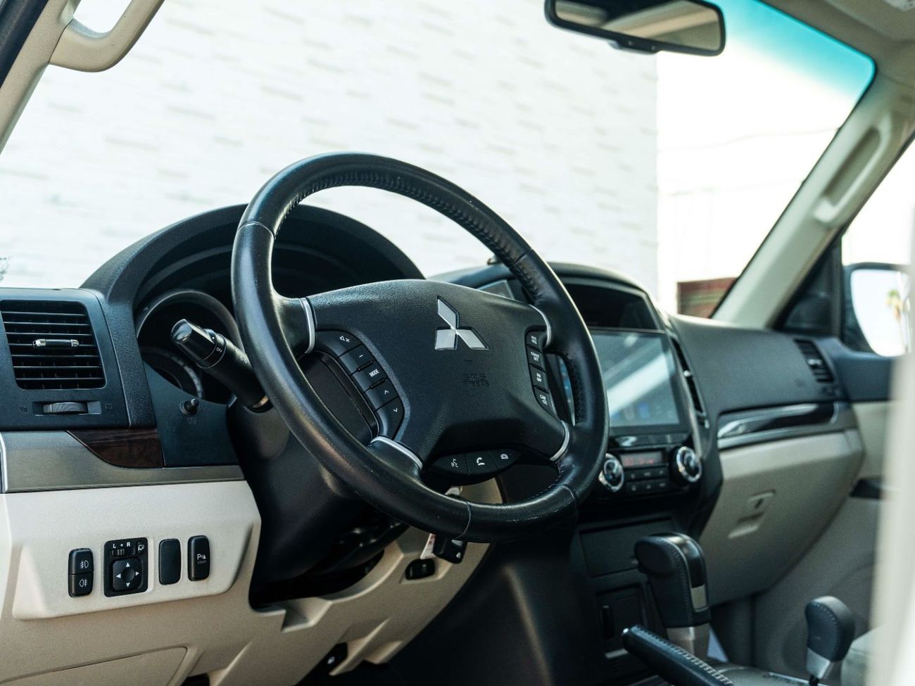 ميتسوبيشي باجيرو AED 1,258 PM • PAJERO 3.8L V6 GLS TOP • UPGRADED ANDROID TOUCH SCREEN WITH REVERSE CAMERA