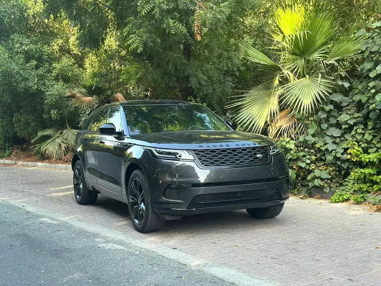 Land Rover Range Rover Velar R-DYNAMIC S S P400 3.0L 2024 Range Rover Velar S P400e Plug-in Hybrid | 2.0L Turbo 4-cylinder | 404