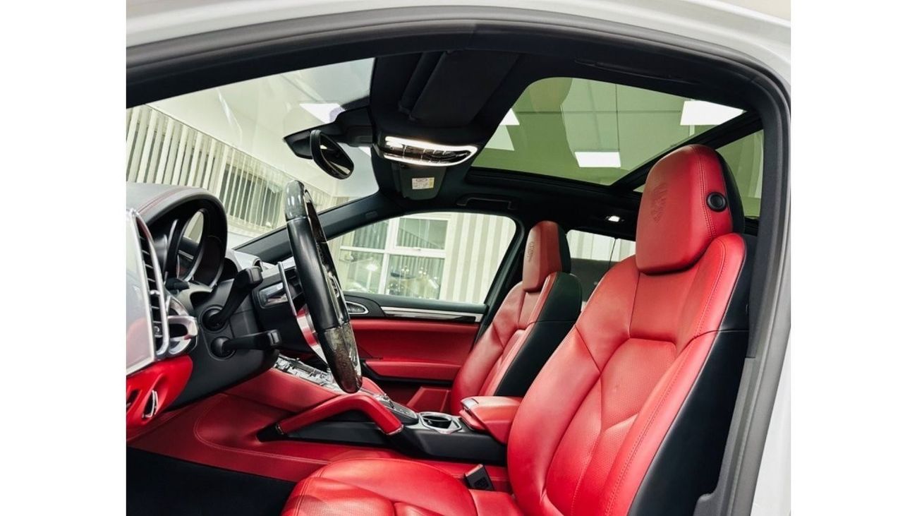 Porsche Cayenne GCC .. FSH .. Warranty … Original Paint .. Top Range