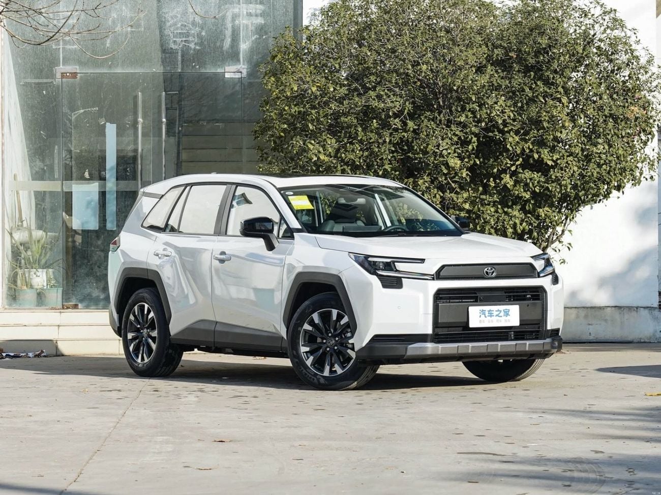 Toyota RAV4 LUXURY HEV (NON GCC)