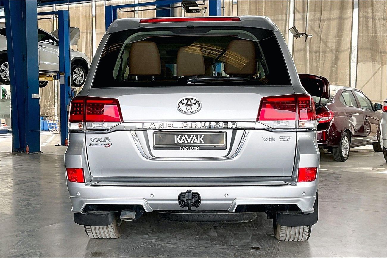 تويوتا لاند كروزر VXR | National Day Celebration | شامل الضمان | 0 ﺪﻔﻋﺓ ﺃﻮﻟﻯ