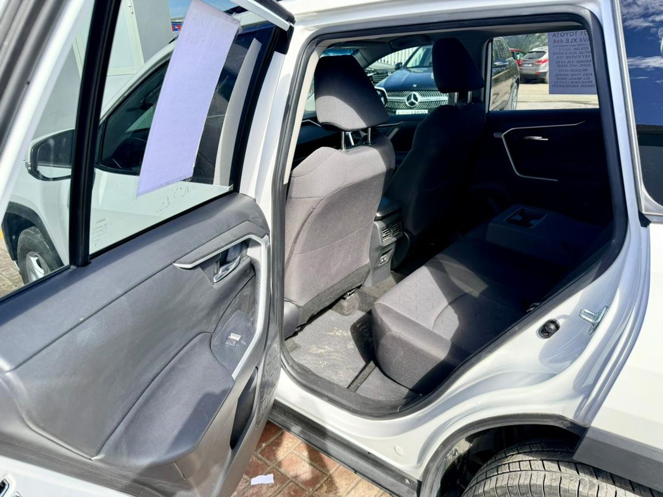 Toyota RAV4 2021 Toyota Rav4  XLE 2.5L full option + sunroof + Push start + alloy rim + Radar + keyless Entry  e