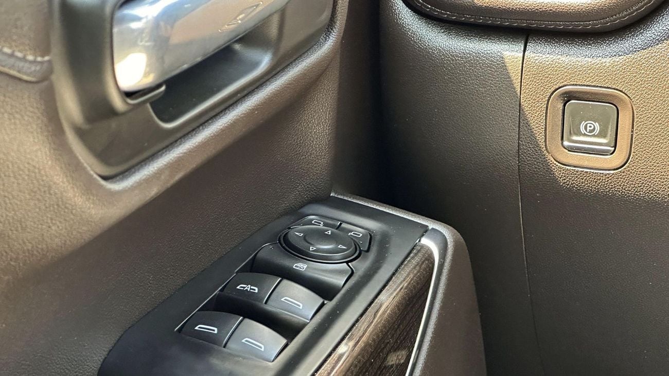 Chevrolet Silverado Trail Boss Z71 V8 GCC Under Warranty with Full Service History