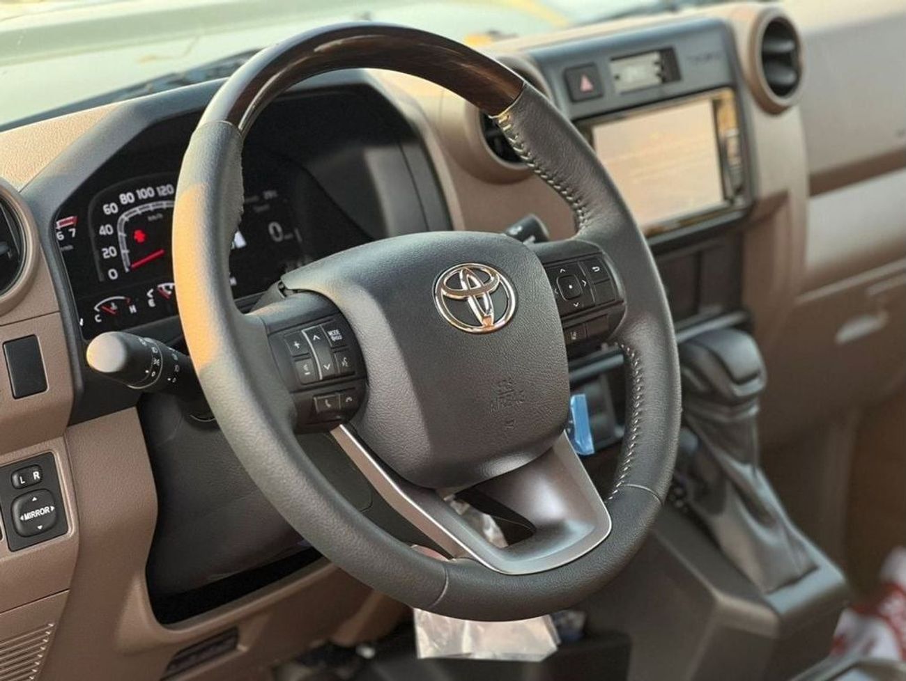 Toyota Land Cruiser 70 Toyota Land Cruiser Hard Top 2024 LC76 4.0