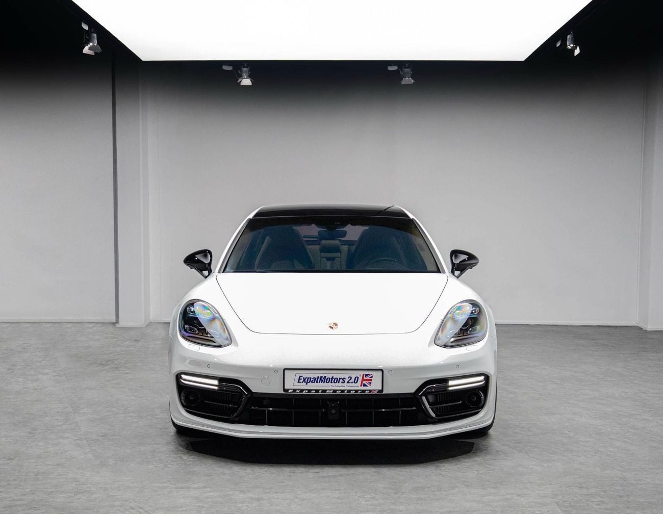 Porsche Panamera Turbo Sport Turismo 4.0L AWD Sport Turismo • 550 BHP • Warranty + Service Contract Available • GCC