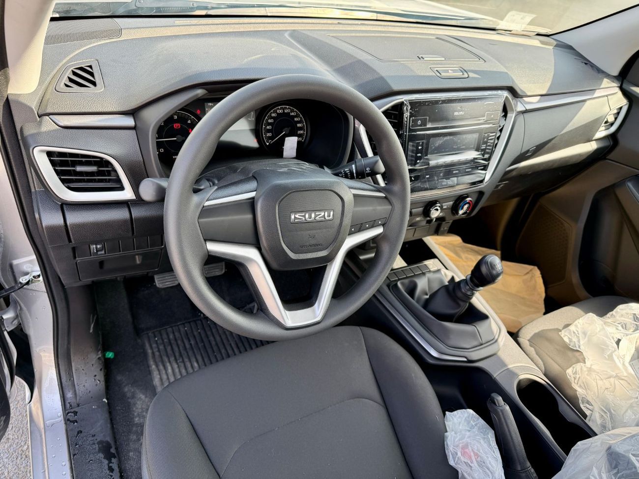 إيسوزو D ماكس ISUZZ -D-MAX - SiNGLE CAB - 4x2 - 1.9L - DiESEL - SiLVER