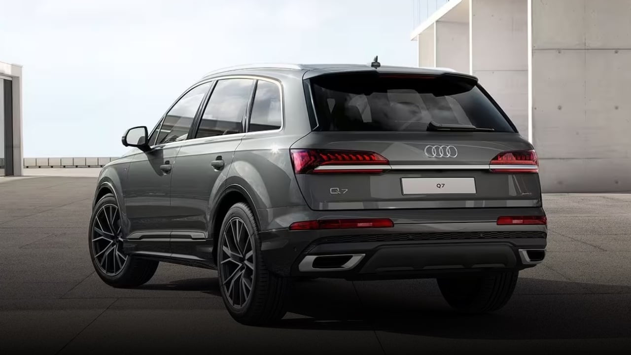 Audi Q7 exterior - Rear Right Angled