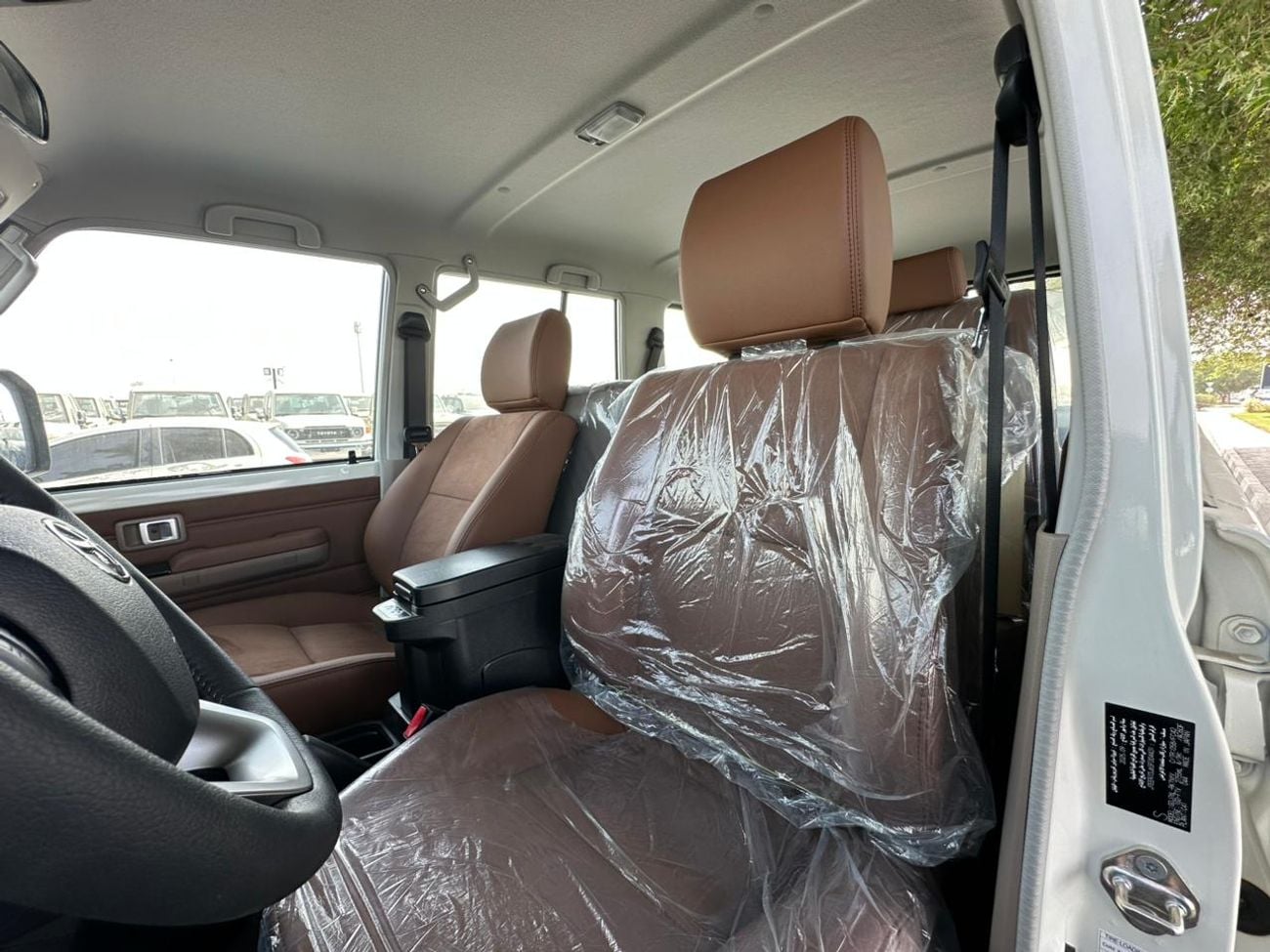 Toyota Land Cruiser 70 LX 2.8L  2025  LC76-Z 2.8 DSL  White/tan