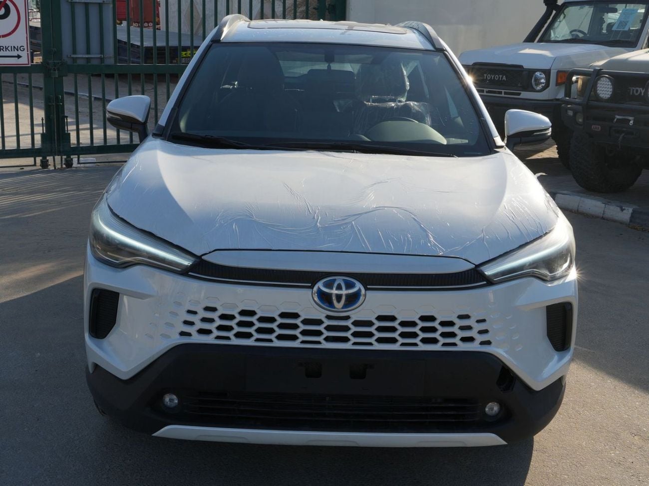 Toyota Corolla Cross LTD HEV 2025 TOYOTA COROLLA CROSS 1.8L HYBRID PET A/T SUNROOF FULL GCC BRAND NEW 0KM