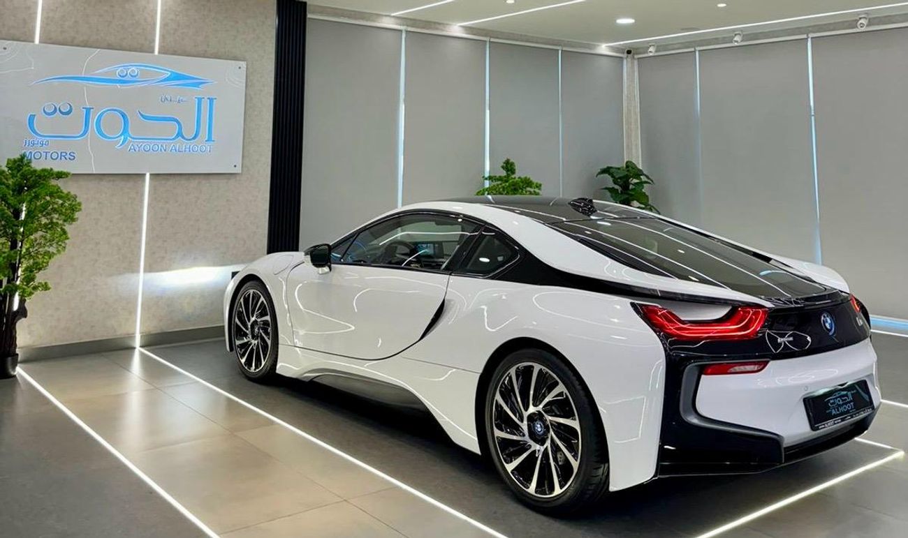 BMW i8 ELITE BMW I8 || GCC II FULLY LOADED || ACCIDENT FREE || VERY LOW MILEAGE || F.S.H BMW