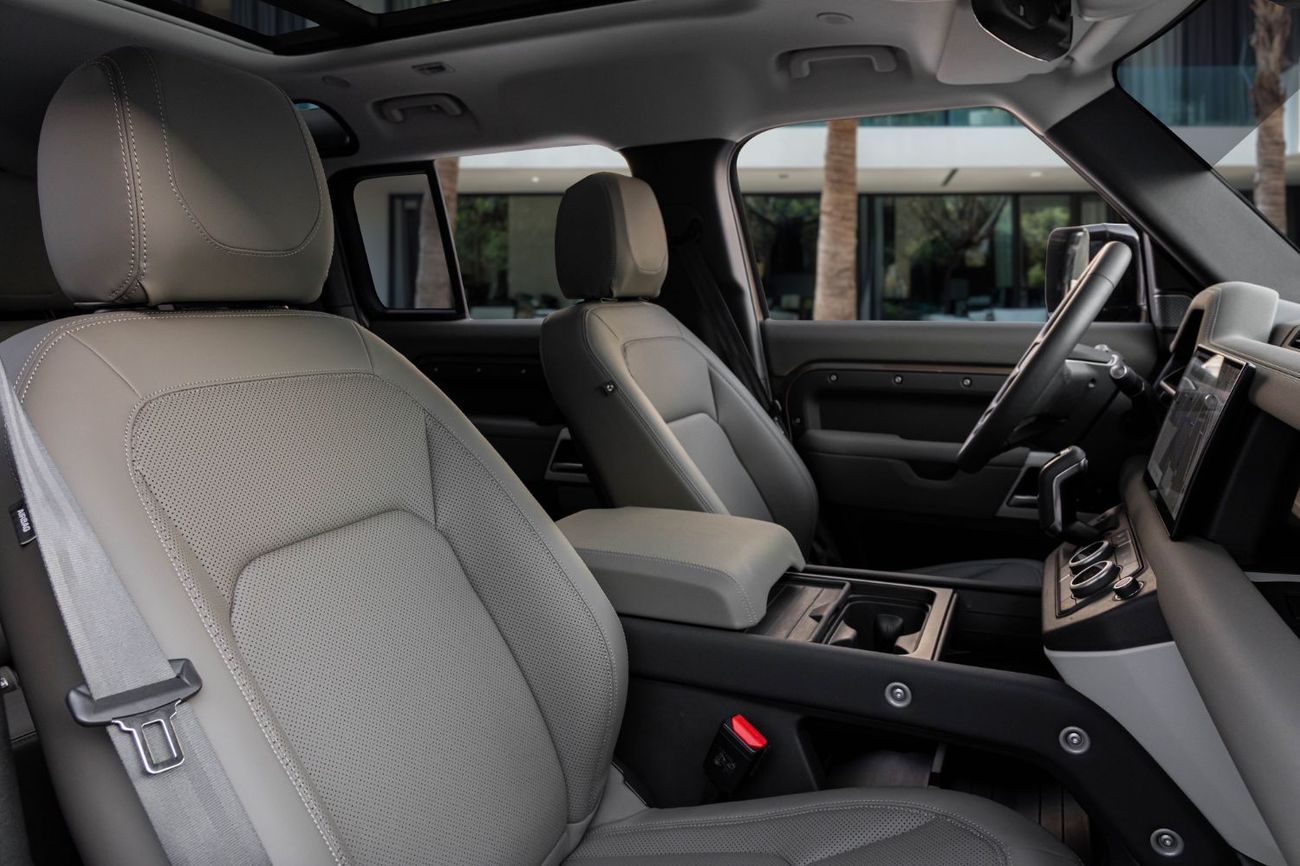 Land Rover Defender 110 HSE | 5,875 P.M  | 0% Downpayment | Agency Warranty + Service!