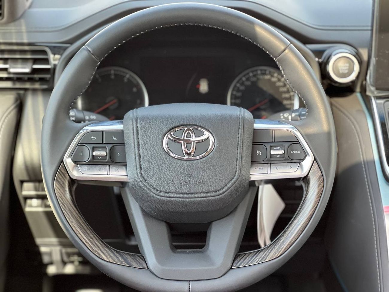 Toyota Land Cruiser VXR 3.5L TWIN TURBO PTR A/T // 2024 // FULL OPTION WITH 360 CAMERA COOLING & HEATED SEATS // SPECIAL