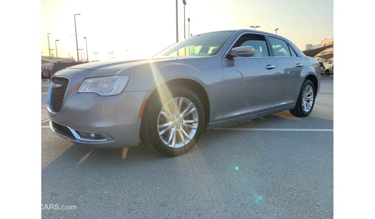 كرايسلر 300C CHRYSLER 300 Model 2016 very celen car.     Price 33,000 km 178,864  phone no 00971555363332   كرايس