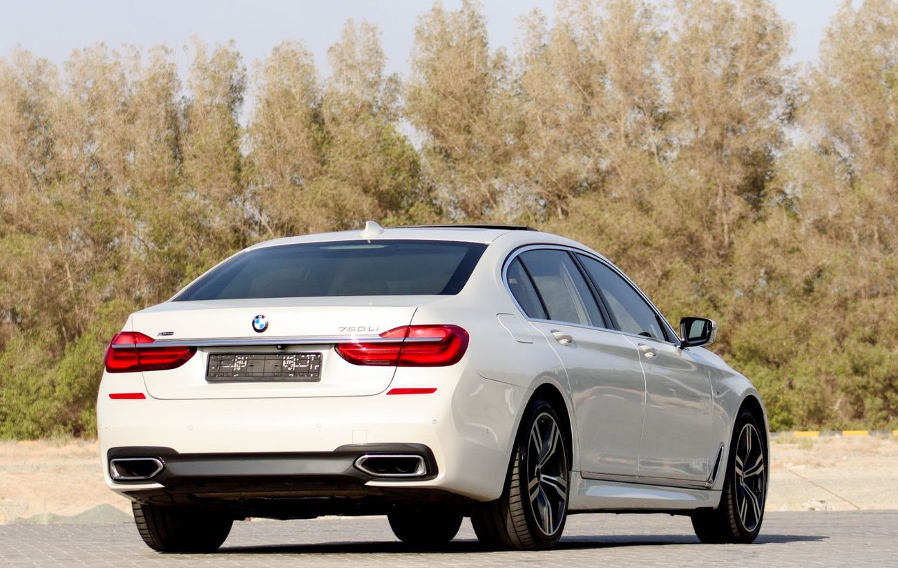 بي أم دبليو 750Li xDrive 4.4L (523 HP)