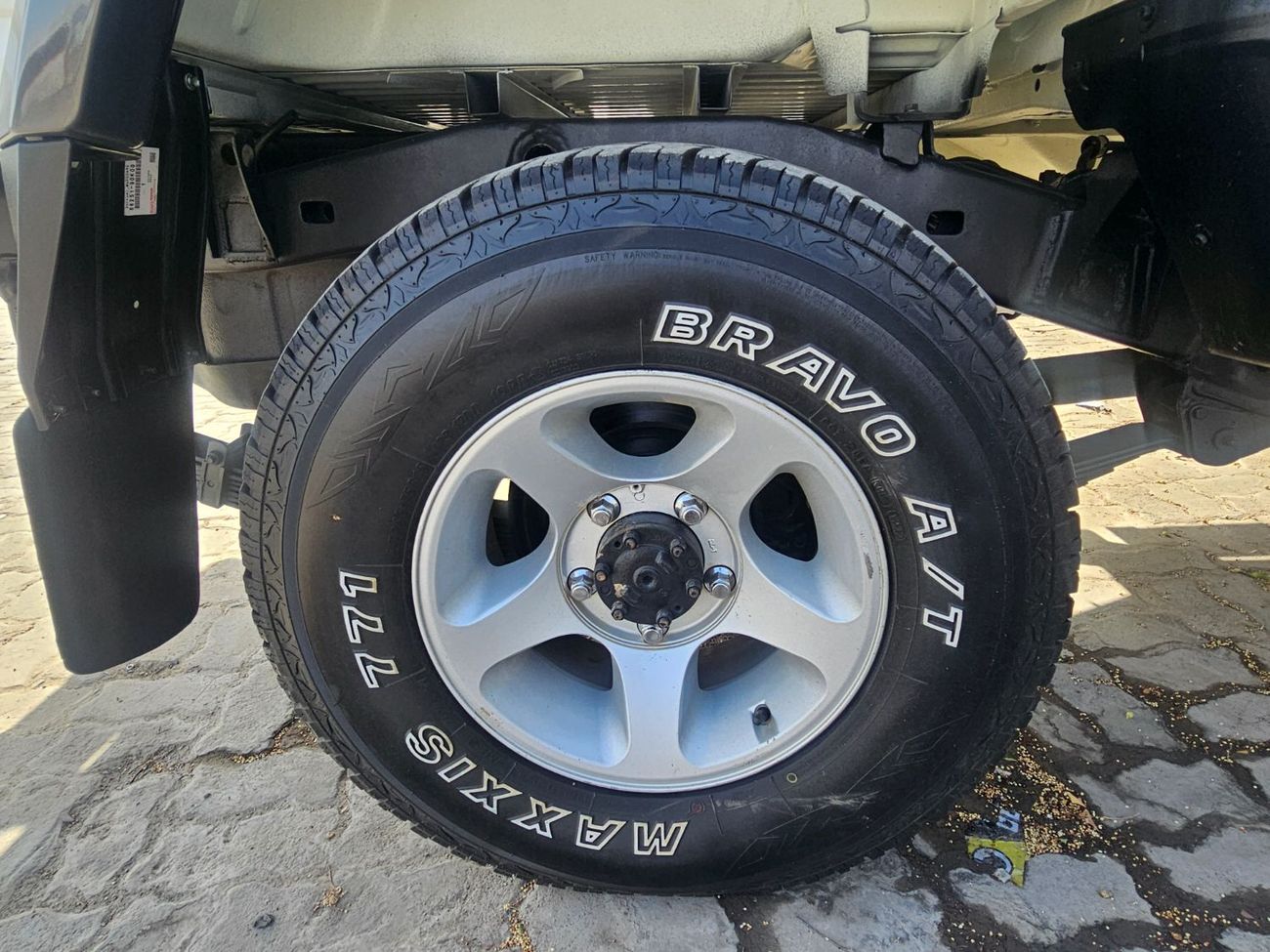 تويوتا لاند كروزر بيك آب Double Cabin-RHD-4.5L-Diesel-Manual-4WD-8 Cylinders-5 Seats-4 Doors