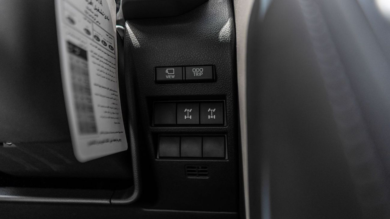 تويوتا لاند كروزر 2025 Toyota Land Cruiser VX 4.0L AT Petrol (Black-Red)