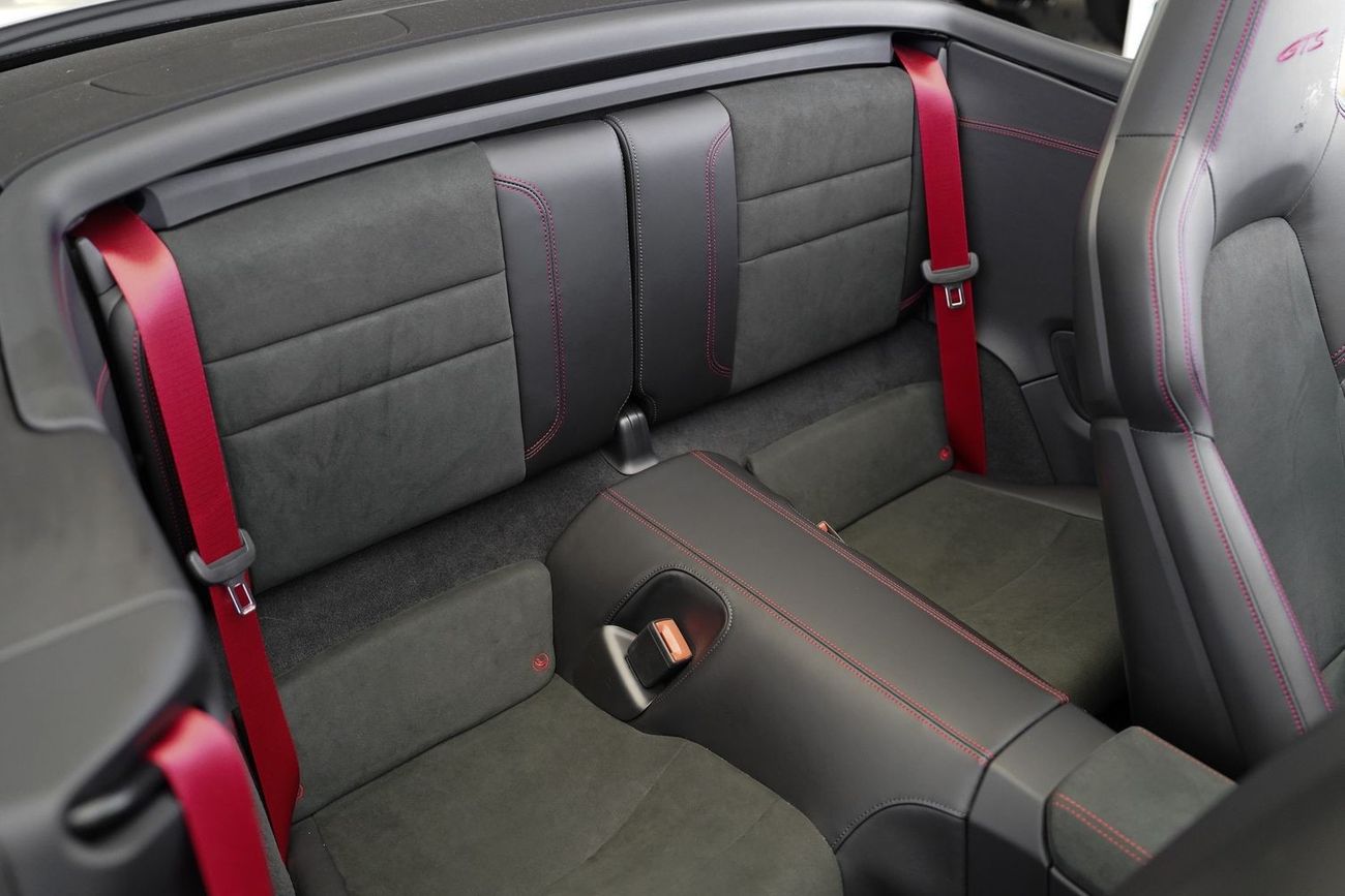 بورش 911 Carrera GTS 3.0L (475 HP) Convertible