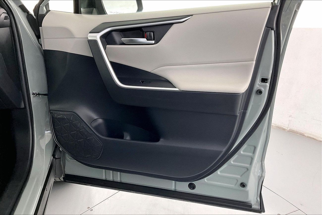 Chevrolet Captiva Premier | 1 year free warranty | 0 Down Payment