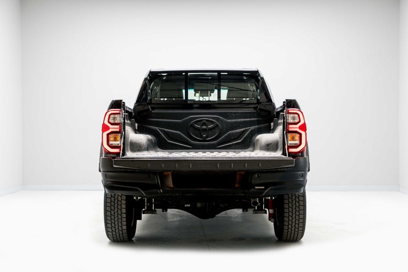 تويوتا هيلوكس 4.0L - Attitude Black Inside GR-S White | Export Only