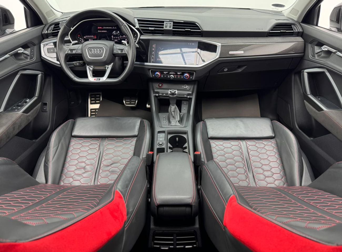 Audi RSQ3 STD 2022 Audi RSQ3 Quattro, 4/2027 Audi Warranty, Audi Service History, Excellent Condition, GCC