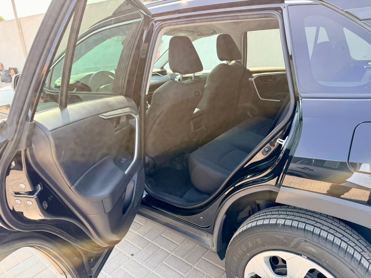 Toyota RAV4 LE 2.5L (219 HP)