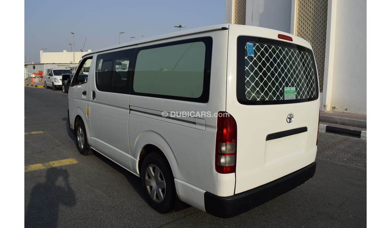 Toyota Hiace Half Planl Van Toyota Hiace Std roof 6 seater  Van, Model:2015. Excellent condition