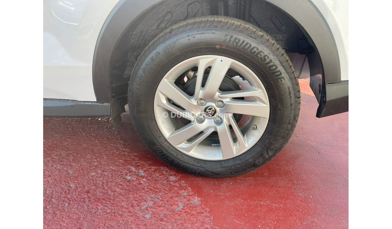Toyota Raize Toyota Raize A250LA 1.0L Petrol, CUV FWD 5 Doors White color, Model 2022