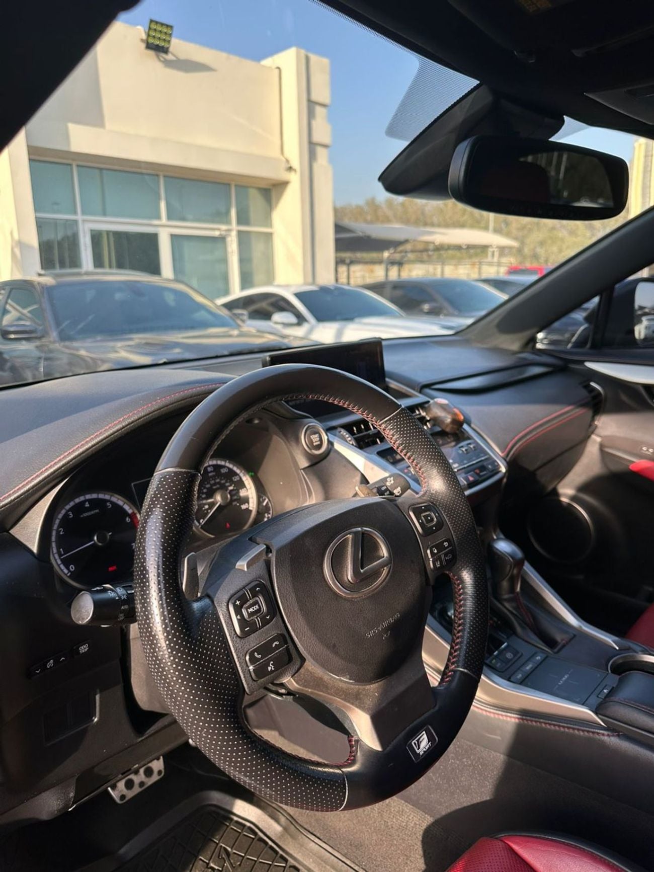 لكزس NX 300 لكزس NX 300 F سبورت فل ابشن صبغ وكاله بحاله ممتازه