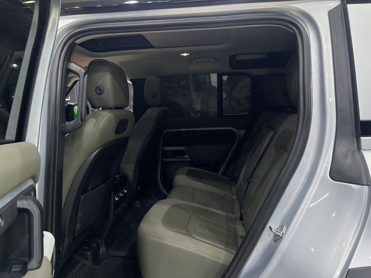 Land Rover Defender D200 110 X-Dynamic S 2.0L (5 Seater)