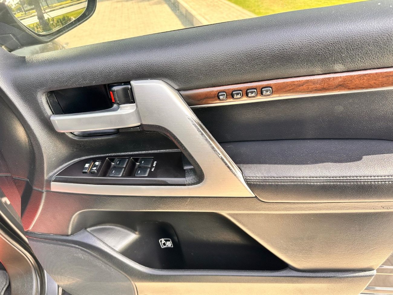 Toyota Land Cruiser Sahara export from Australia