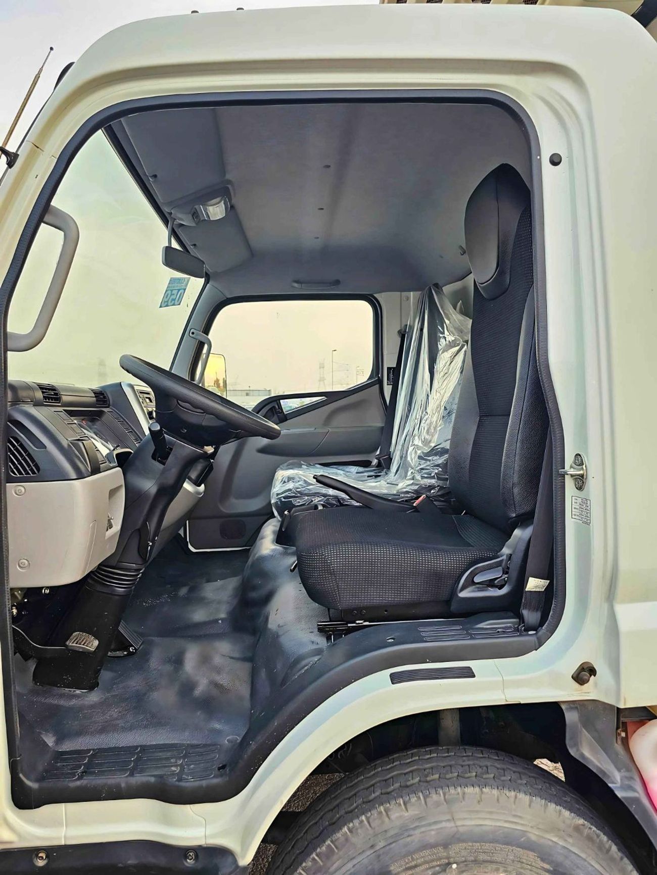 Mitsubishi Fuso Canter FREEZER BOX/4.2L DIESEL M/T/SINGLE CABIN/CODE#CANF