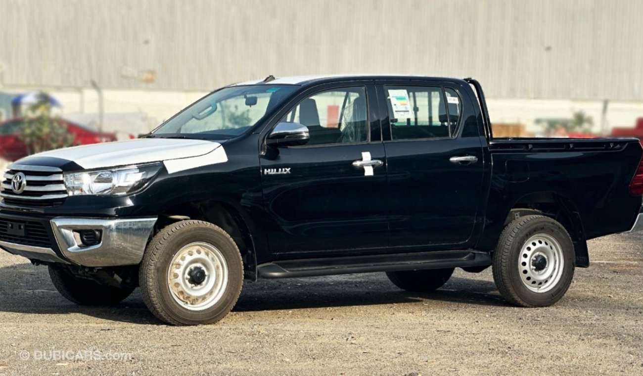 تويوتا هيلوكس Toyota Hilux 2.7 petrol Manuel 2023 basic option four wheels