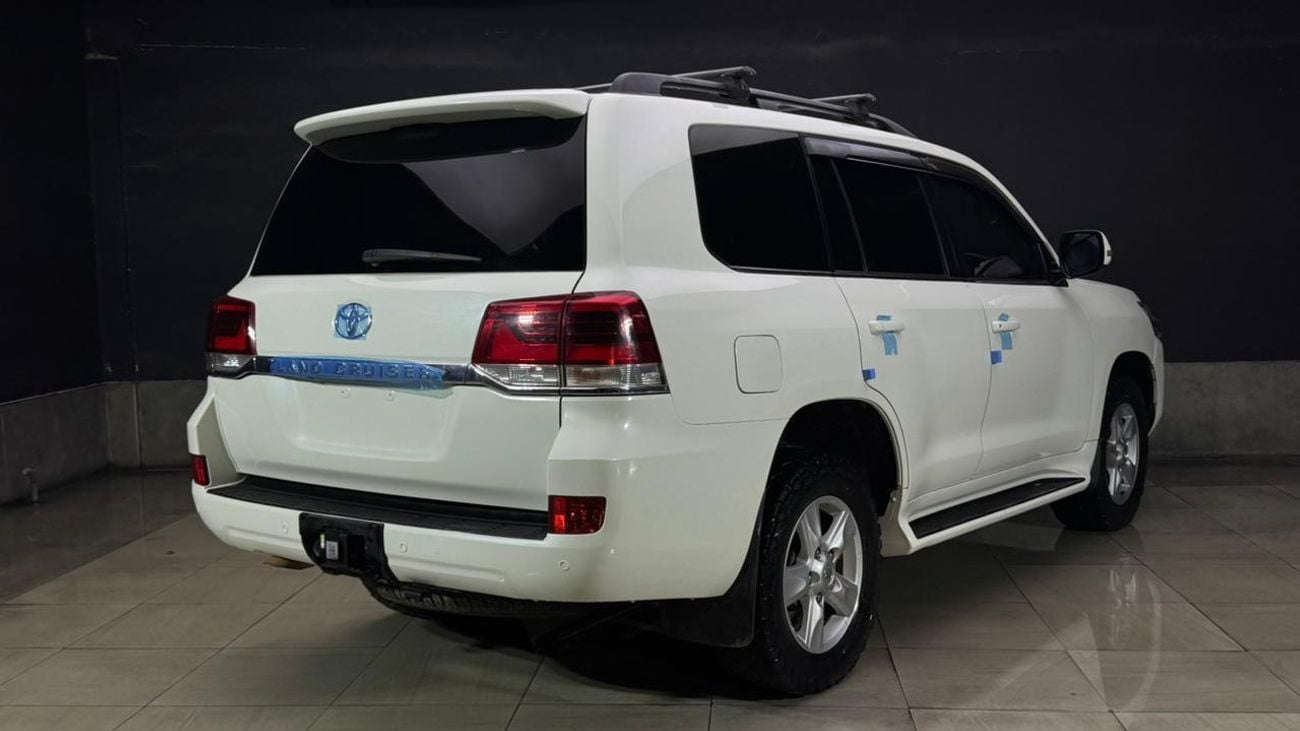 تويوتا لاند كروزر diesel 4.5 liter ,right hand drive ,full option ,for export only