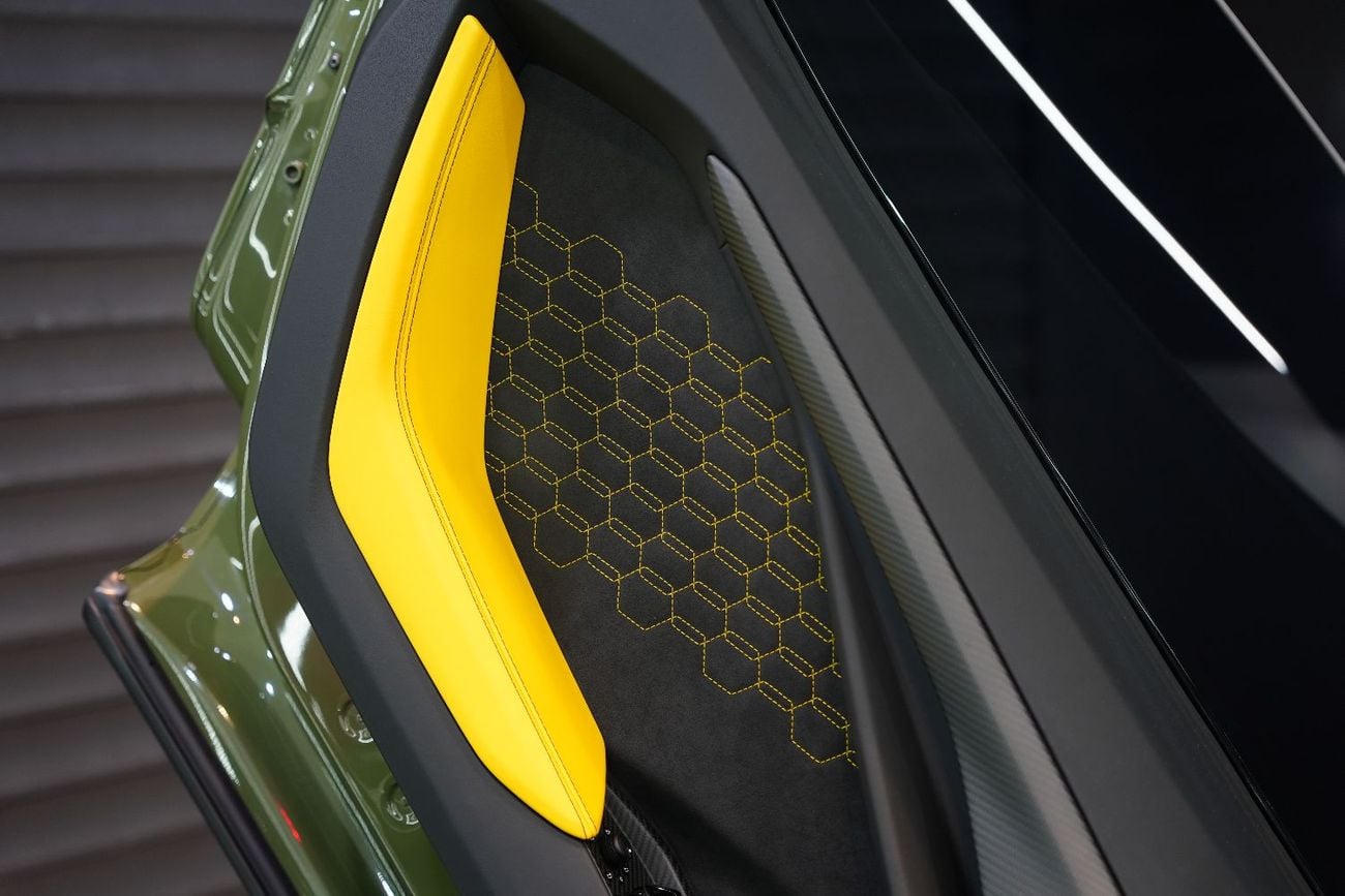Lamborghini Revuelto STD | Full Carbon Package | Ad Personam Spec | 1001 HP V12 HPEV | Dealer Warr + Serv!!