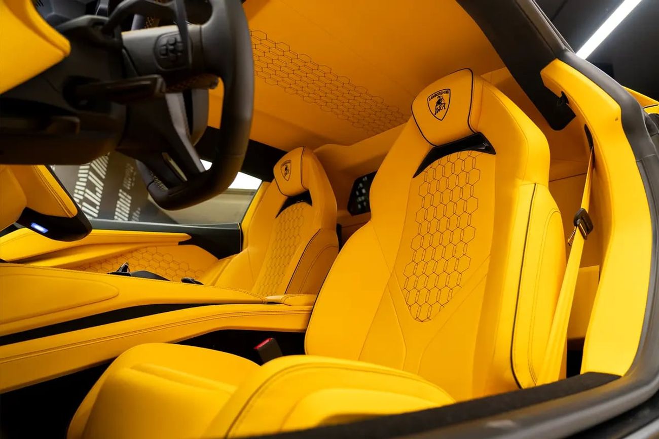 Lamborghini Revuelto LAMBORGHINI | REVUELTO 2025MY | GCC SPECS DEALER WARRANTY + SERVICE CONTRACT 5 YEARS 6.5L V12 Hybrid