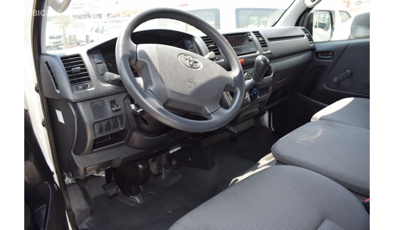 تويوتا هاياس Toyota Hiace Delivery van,model:2015. Only done 12000 km