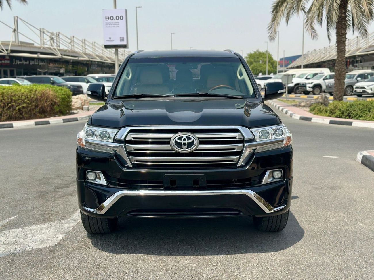 تويوتا لاند كروزر Toyota landcruise 2018Model Engine 4.0 petrol v6 colour Black Transmission Automatic Interior.Begie 